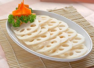 莲藕含有丰富的维他命C,能保持肌肤光泽 莲藕含有丰富的维他命C,能保持肌肤光泽