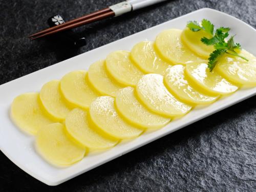 土豆片敷眼能吸收眼周黑色素,消除黑眼圈 土豆片敷眼能吸收眼周黑色素,消除黑眼圈